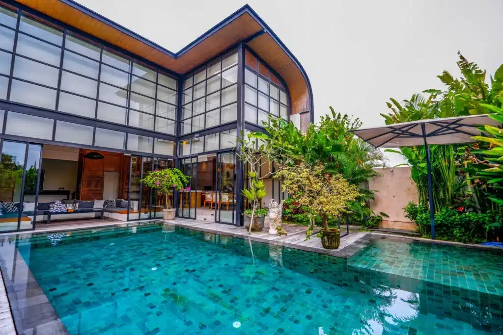 Modern Sanctuary: 3BR Villa Rice Field Views&Rooftop, Pererenan — photo 1