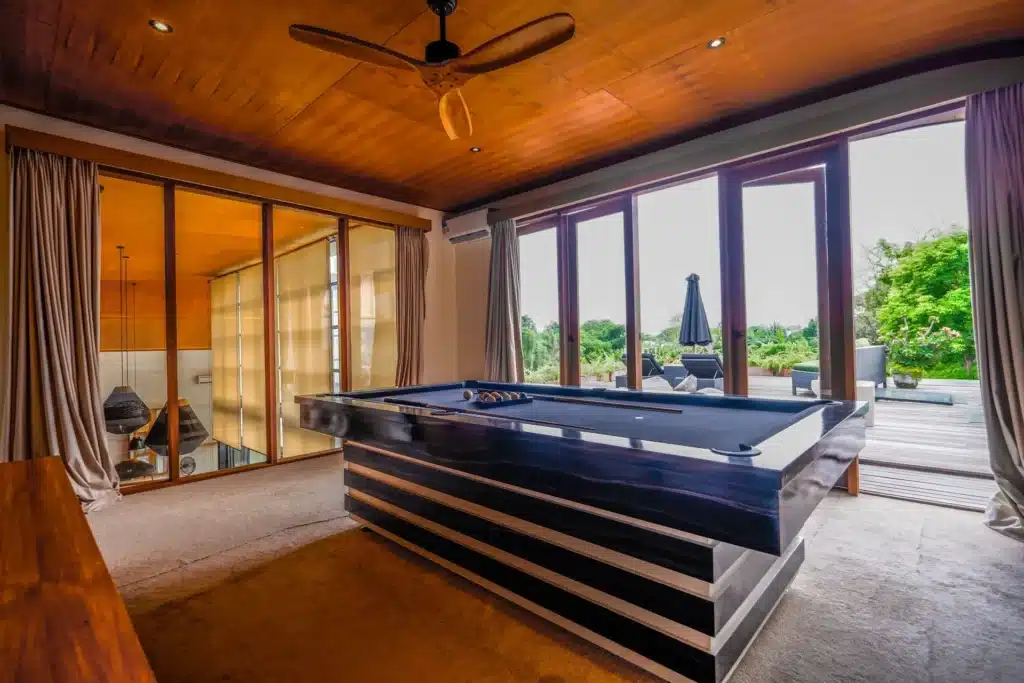 Modern Sanctuary: 3BR Villa Rice Field Views&Rooftop, Pererenan — photo 11