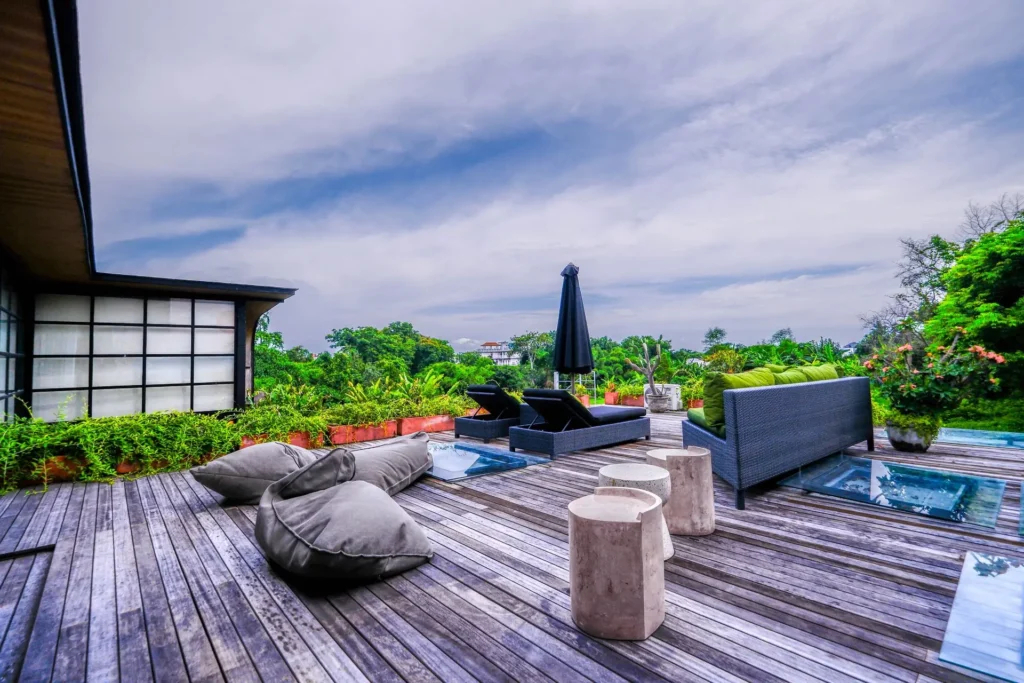 Modern Sanctuary: 3BR Villa Rice Field Views&Rooftop, Pererenan — photo 12