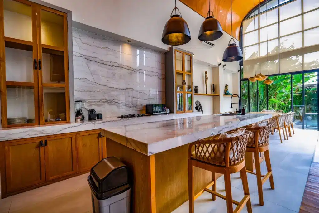 Modern Sanctuary: 3BR Villa Rice Field Views&Rooftop, Pererenan — photo 5
