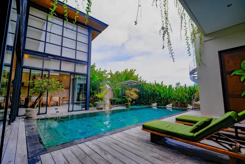 Modern Sanctuary: 3BR Villa Rice Field Views&Rooftop, Pererenan — photo 14
